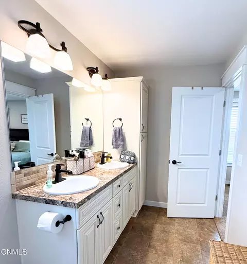 13344 Yellowstone Meadow St, Williston, ND 58801 photo 16