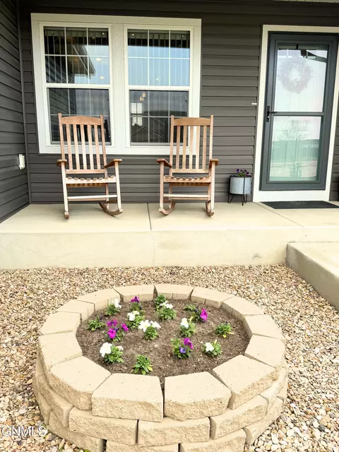 13344 Yellowstone Meadow St, Williston, ND 58801 photo 4