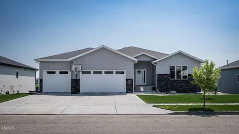 3919 Herd Pl, Bismarck, ND 58503