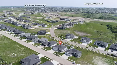 3919 Herd Pl, Bismarck, ND 58503 photo 2
