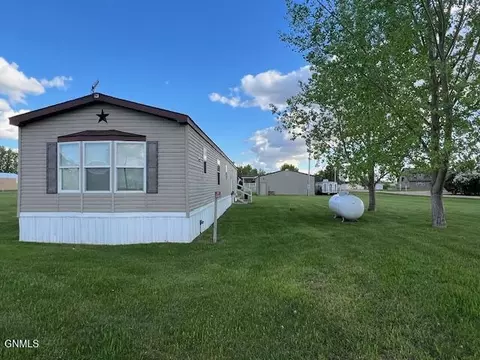 129 Lakeview Dr, Watford City, ND 58854