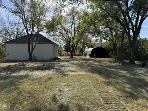 428 2nd Ave SE, Arnegard, ND 58835