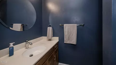 Bath - 201 E Brandon Dr, Bismarck, ND 58503 photo 6 of 7