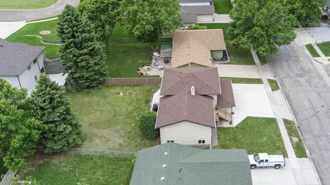 View/Area - 201 E Brandon Dr, Bismarck, ND 58503 photo 5 of 7