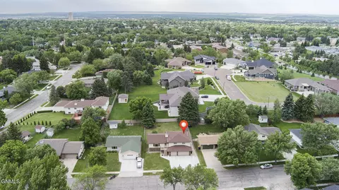 View/Area - 201 E Brandon Dr, Bismarck, ND 58503 photo 3 of 7