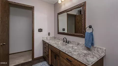 Bath - 201 E Brandon Dr, Bismarck, ND 58503 photo 3 of 7