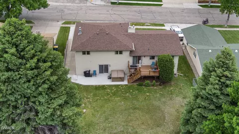 View/Area - 201 E Brandon Dr, Bismarck, ND 58503 photo 4 of 7