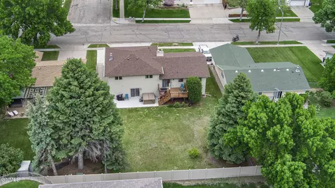 View/Area - 201 E Brandon Dr, Bismarck, ND 58503 photo 2 of 7