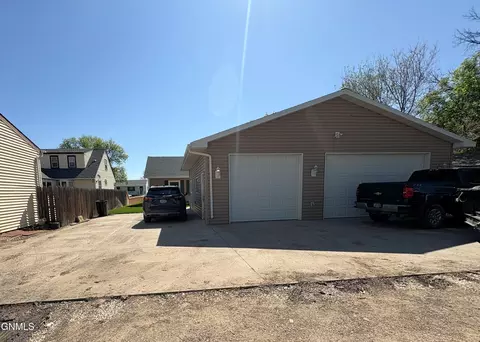 523 12th Ave W, Williston, ND 58801 photo 26