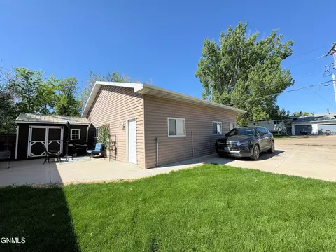 523 12th Ave W, Williston, ND 58801 photo 23