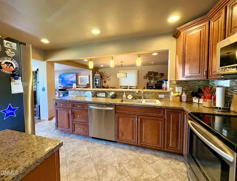523 12th Ave W, Williston, ND 58801 photo 7