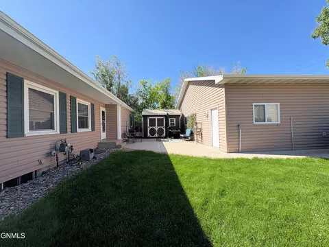 523 12th Ave W, Williston, ND 58801 photo 22