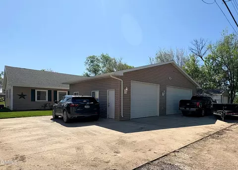 523 12th Ave W, Williston, ND 58801 photo 25