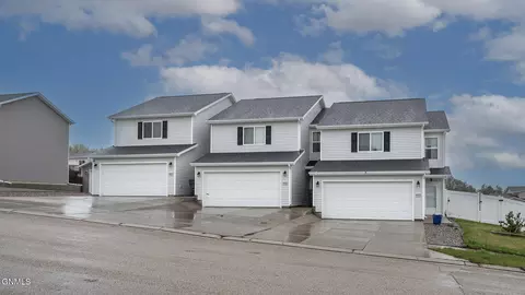 4523 Corvette St NW, Mandan, ND 58554