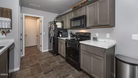4523 Corvette St NW, Mandan, ND 58554 photo 9