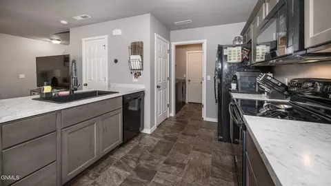 4523 Corvette St NW, Mandan, ND 58554 photo 10