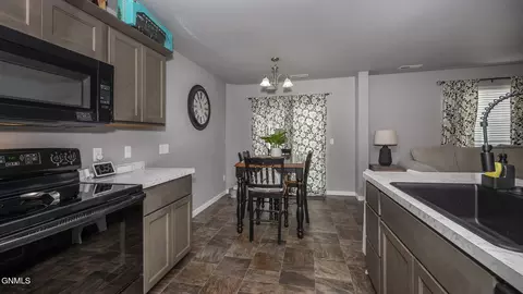 4523 Corvette St NW, Mandan, ND 58554 photo 11