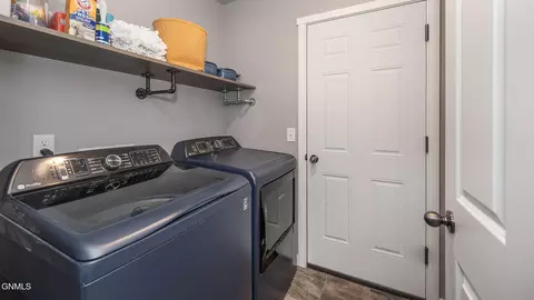 4523 Corvette St NW, Mandan, ND 58554 photo 13