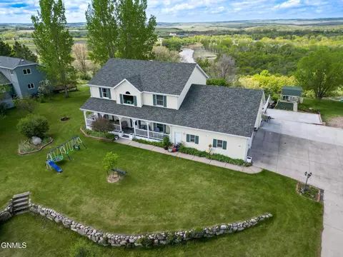 807 Bruce Dr, Mandan, ND 58554