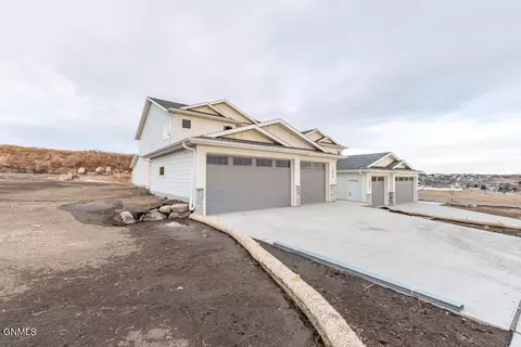 2008 Prairie Hawk Dr, Bismarck, ND 58503
