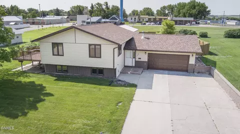 109 Lamborn Ave, Stanton, ND 58571