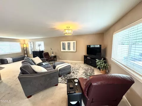 2633 Bradford Ct, Williston, ND 58801 photo 5