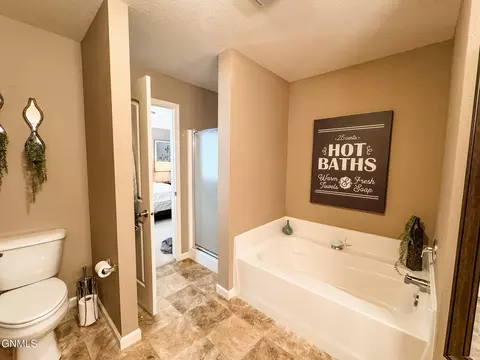 2633 Bradford Ct, Williston, ND 58801 photo 16