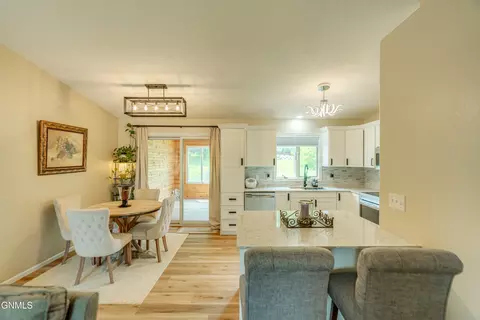 Dining - 3916 Lockport St, Bismarck, ND 58503 photo 3 of 4
