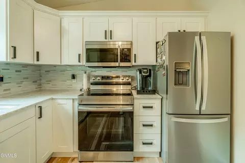 Kitchen - 3916 Lockport St, Bismarck, ND 58503 photo 3 of 5