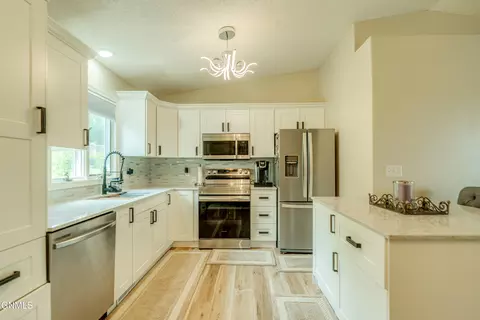 Kitchen - 3916 Lockport St, Bismarck, ND 58503 photo 1 of 5