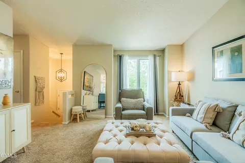 Living - 3916 Lockport St, Bismarck, ND 58503 photo 4 of 5