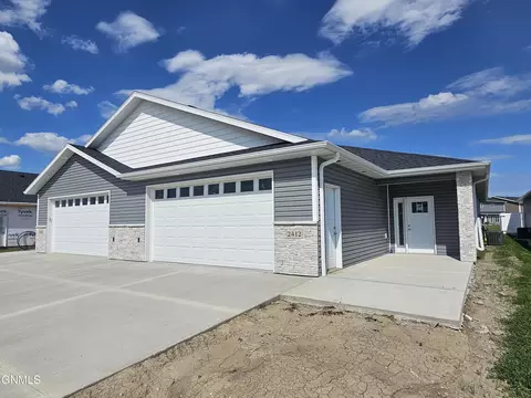 2412 34th Ave SE, Mandan, ND 58554 photo 2