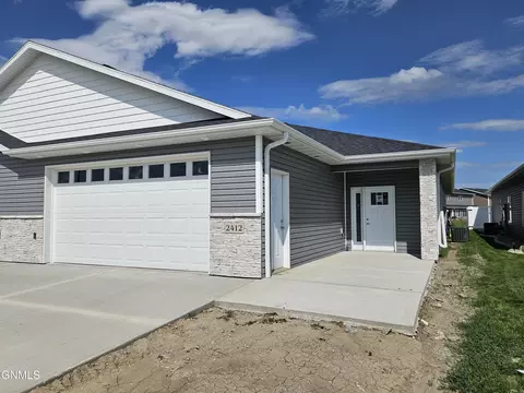 2412 34th Ave SE, Mandan, ND 58554
