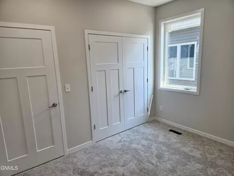 2412 34th Ave SE, Mandan, ND 58554 photo 6