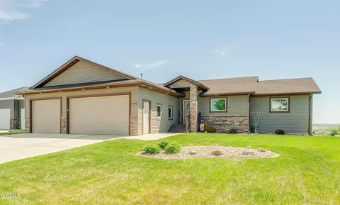 1869 Harding Pl, Bismarck, ND 58501
