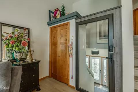 Entry Way - 1724 Calgary Loop, Bismarck, ND 58503 photo 3 of 6