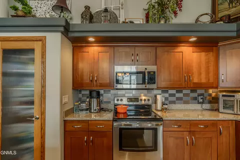 Kitchen - 1724 Calgary Loop, Bismarck, ND 58503 photo 4 of 11