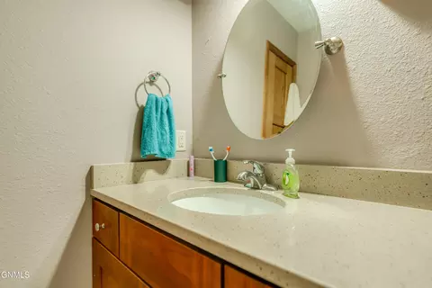 Bath - 1724 Calgary Loop, Bismarck, ND 58503 photo 7 of 8