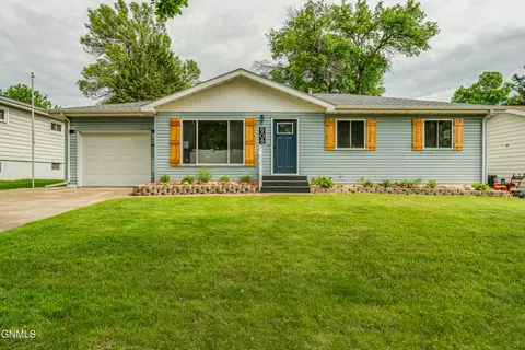 606 Turnpike Ave W, Bismarck, ND 58501