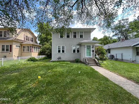 921 N 6th St, Bismarck, ND 58501