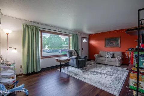 956 Dell Ave, Dickinson, ND 58601 photo 10