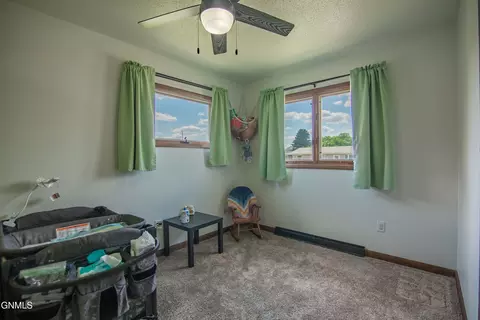 956 Dell Ave, Dickinson, ND 58601 photo 17