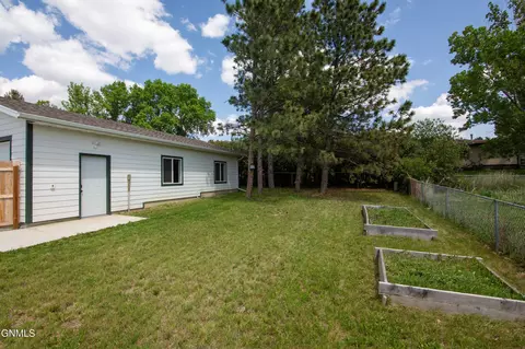 956 Dell Ave, Dickinson, ND 58601 photo 28