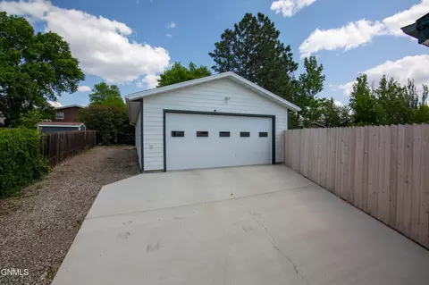 956 Dell Ave, Dickinson, ND 58601 photo 31