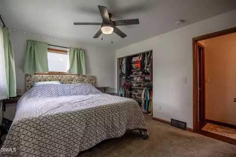 956 Dell Ave, Dickinson, ND 58601 photo 15