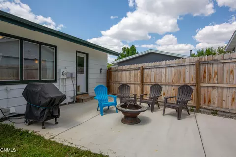 956 Dell Ave, Dickinson, ND 58601 photo 27