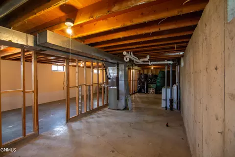 956 Dell Ave, Dickinson, ND 58601 photo 25