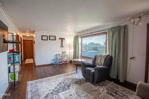 956 Dell Ave, Dickinson, ND 58601 photo 13