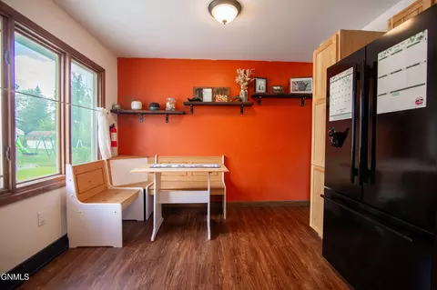 956 Dell Ave, Dickinson, ND 58601 photo 4