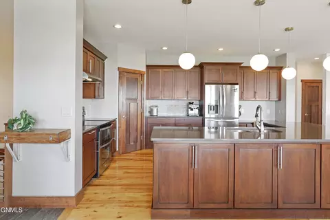 4870 132nd Dr NW, Williston, ND 58801 photo 6
